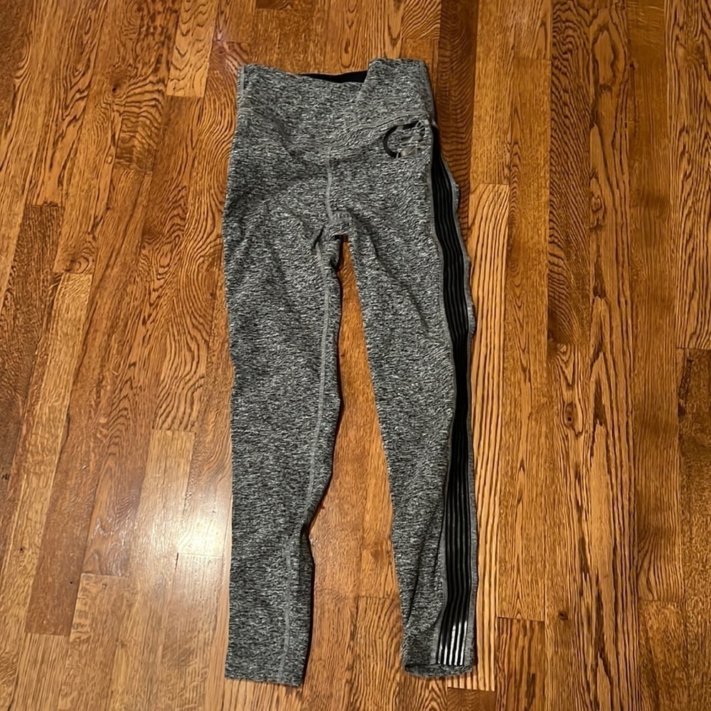 Beyond Yoga Gray Leggings With Black Stripe Size Medium